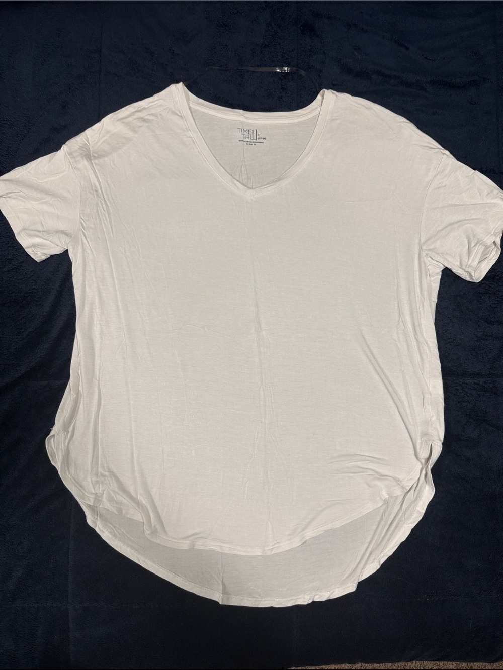 Time and Tru White V-Neck Short Sleeve Tee